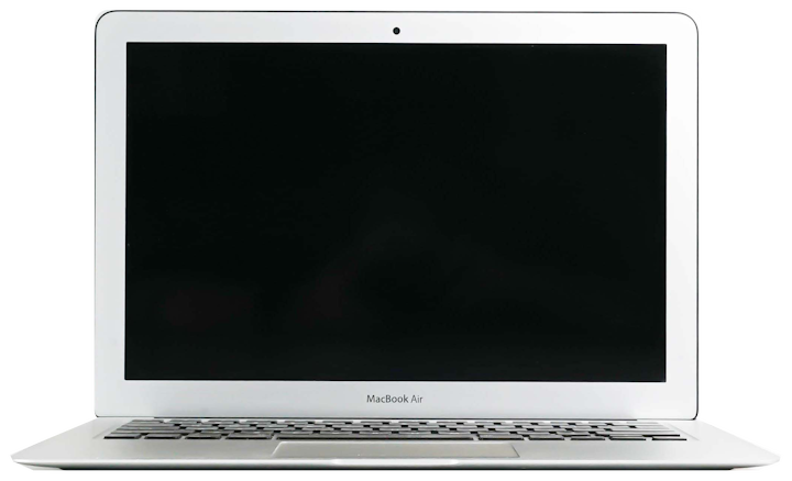 Notebook prateado, aberto, de frente